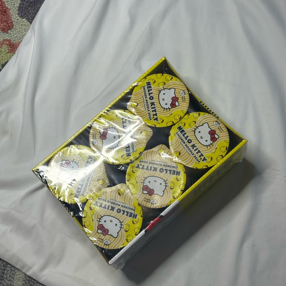 RARE Hello Kitty Noodle Soup 6-Pack 65g/cup Chicken flavor NEW/SEALED